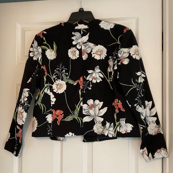 size petite XL, new condition, bust up to 42” inches, pretty flowers 🌸 blazer - Picture 11 of 11